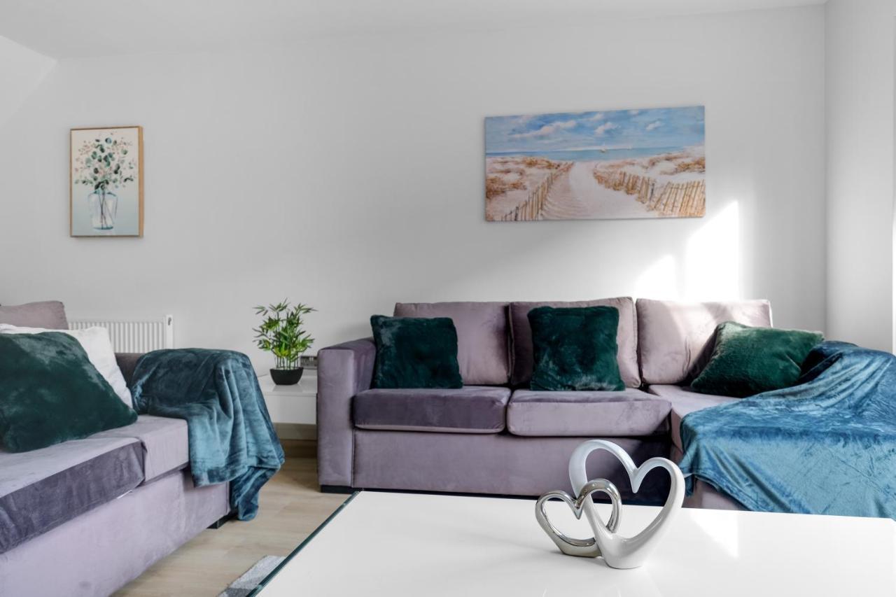 Modern 4 Bedroom House With Parking In Farnham Royal, Slough By 360Stays Dış mekan fotoğraf
