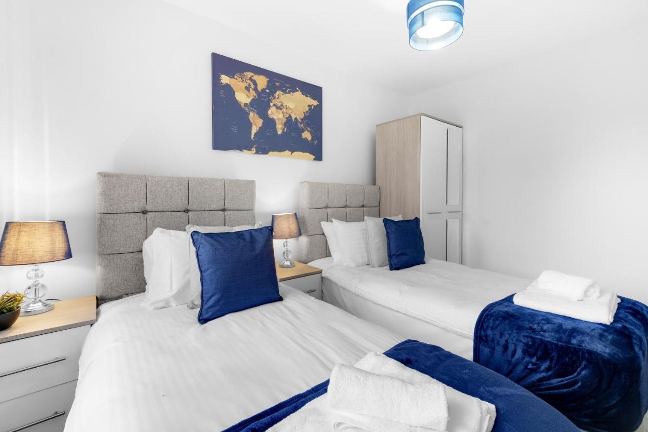 Modern 4 Bedroom House With Parking In Farnham Royal, Slough By 360Stays Dış mekan fotoğraf