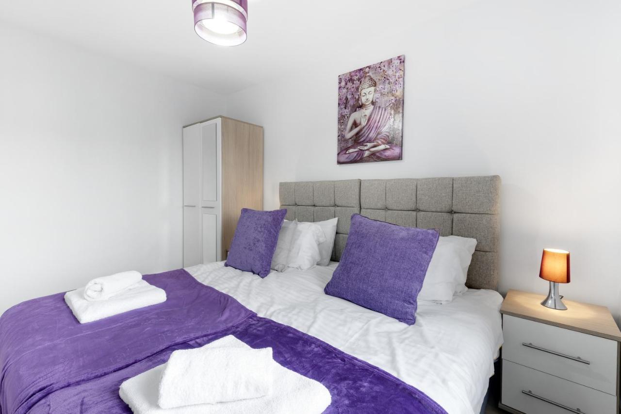 Modern 4 Bedroom House With Parking In Farnham Royal, Slough By 360Stays Dış mekan fotoğraf