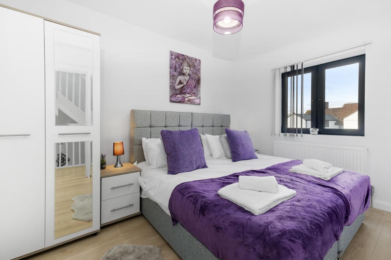 Modern 4 Bedroom House With Parking In Farnham Royal, Slough By 360Stays Dış mekan fotoğraf
