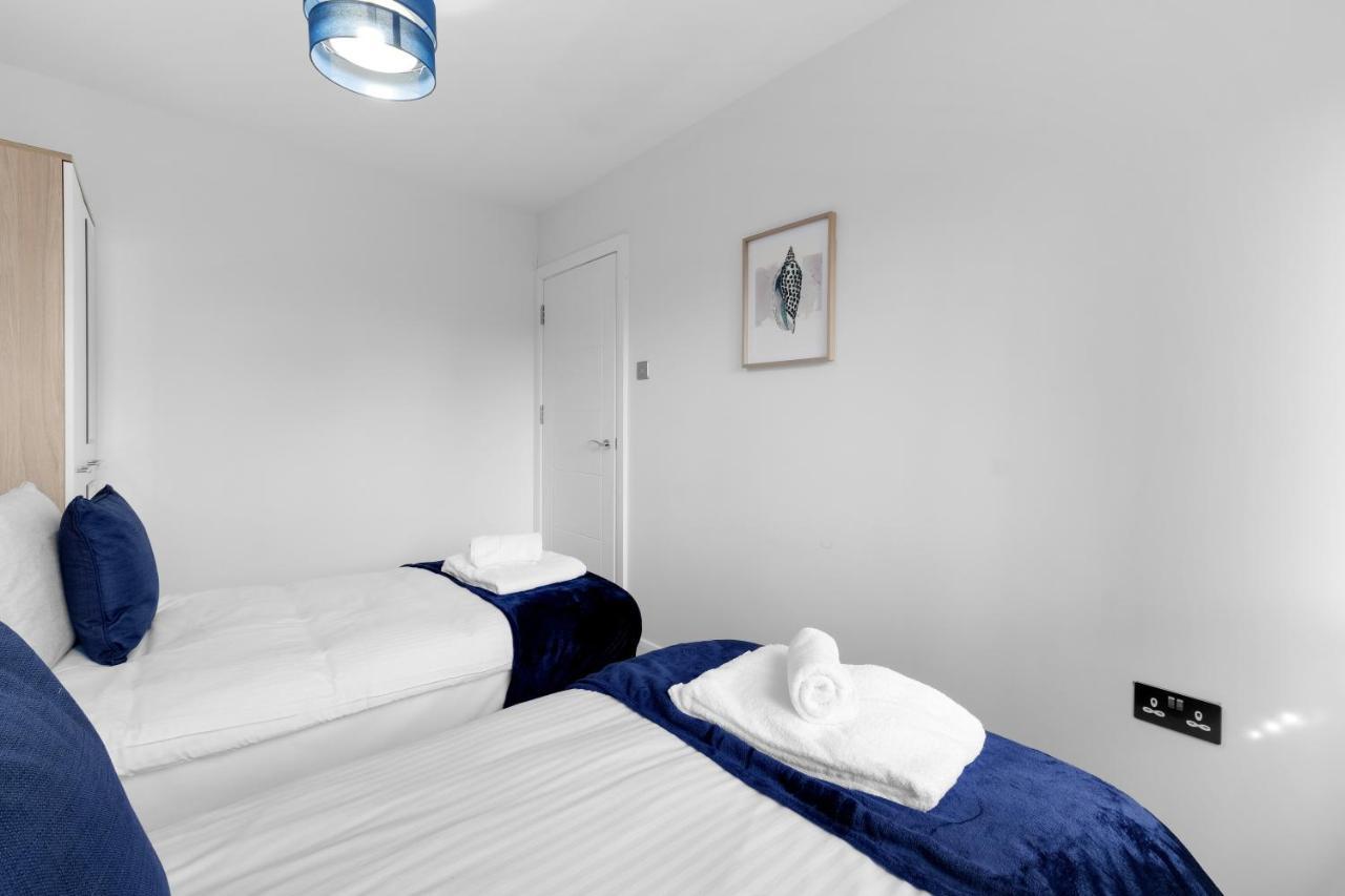 Modern 4 Bedroom House With Parking In Farnham Royal, Slough By 360Stays Dış mekan fotoğraf