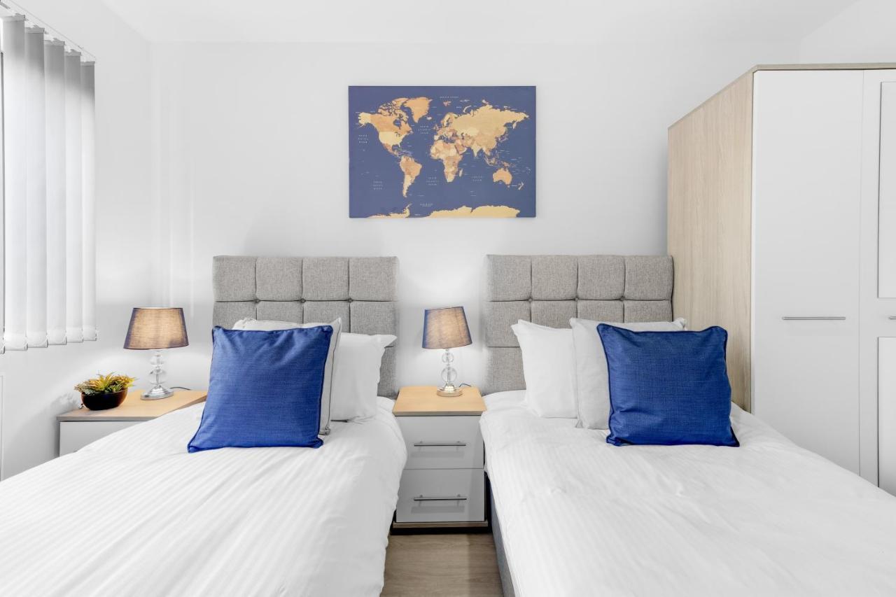 Modern 4 Bedroom House With Parking In Farnham Royal, Slough By 360Stays Dış mekan fotoğraf