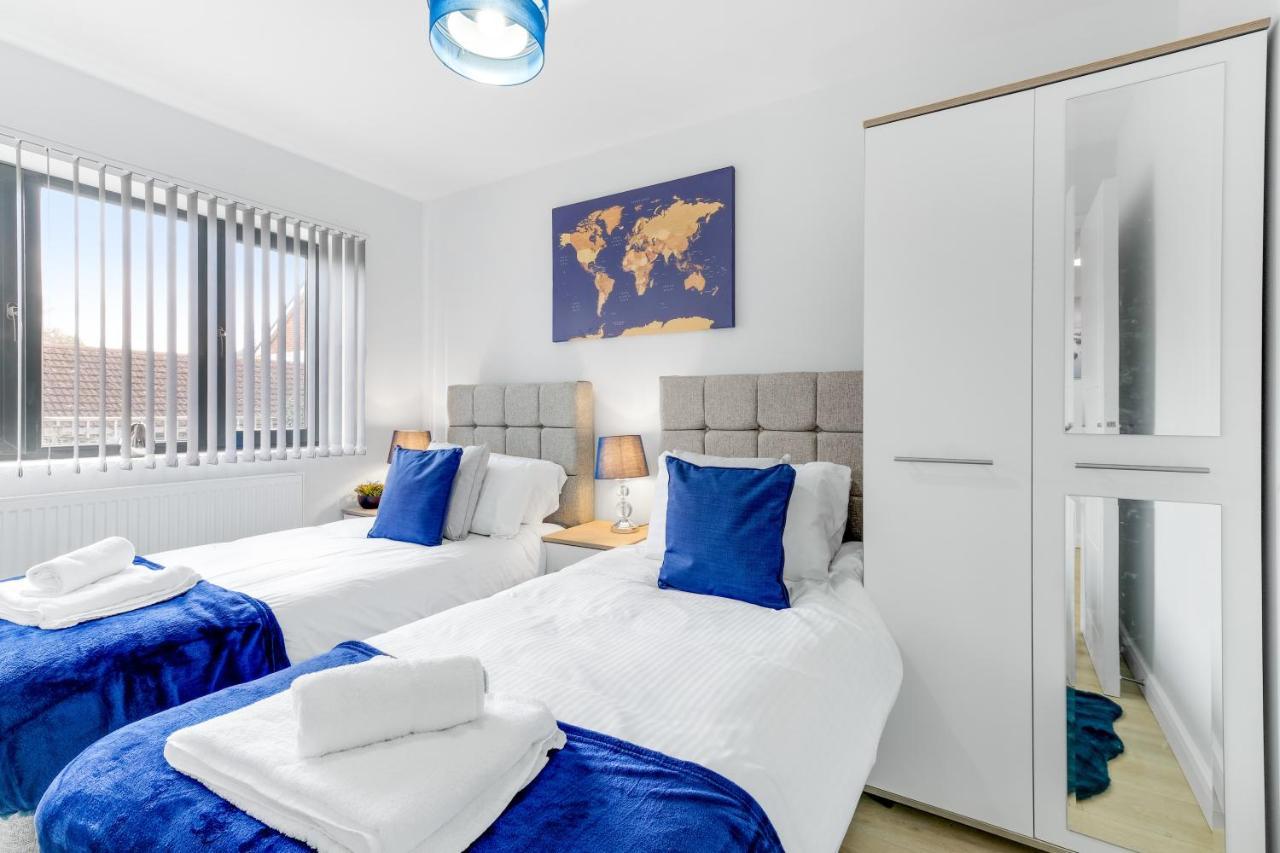 Modern 4 Bedroom House With Parking In Farnham Royal, Slough By 360Stays Dış mekan fotoğraf